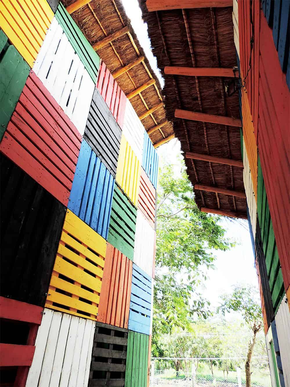 Detalle-cubierta-Kinder-el-porvenir-en-las-afueras-de-la-ciudad-de-Canc£n-Q.roo-(Foto_Arquitecturazul).